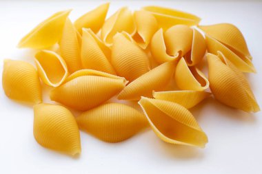 İtalyan büyük makarna konchiglionisi.