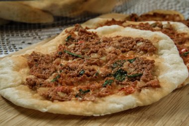 Hommade pide, Lahmacun