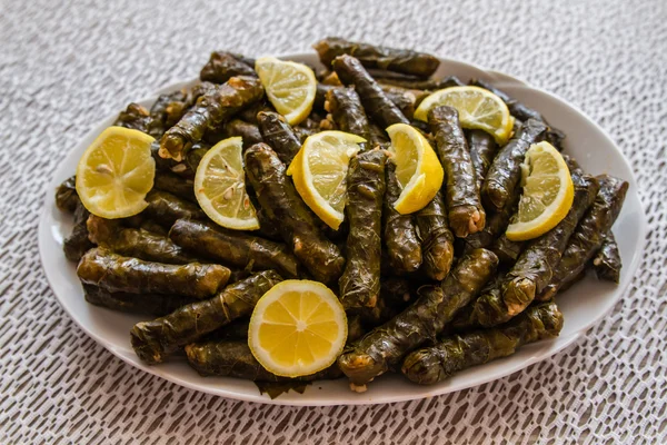 Sarma, hojas de uva rellenas — Foto de Stock