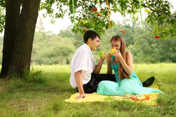 Under a tree — Stock Photo, Image