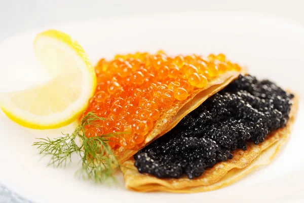 Flapjack with caviar — Stock Photo, Image