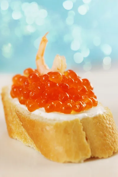 Sandwich with red caviar and shrimp — Stock Photo, Image