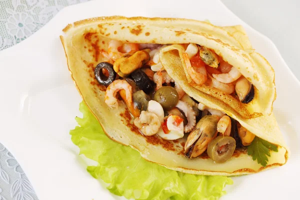 Seafood in pancake — Stock Photo, Image