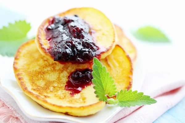 Pannenkoeken met jam — Stockfoto