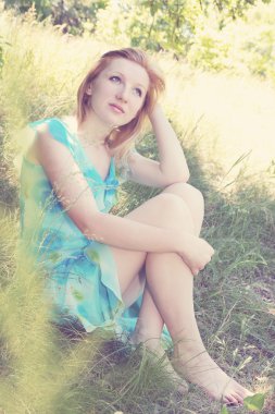 romantik dalgın kadın