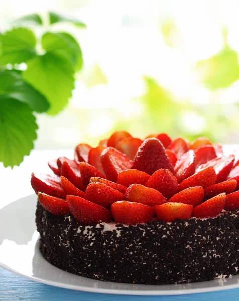 Kuchen mit Erdbeere, senkrecht — Stockfoto