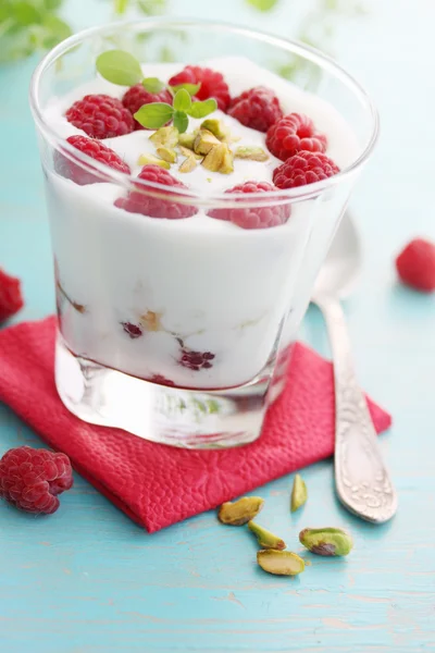 Dessert with raspberries and pistachios — Stock Photo, Image