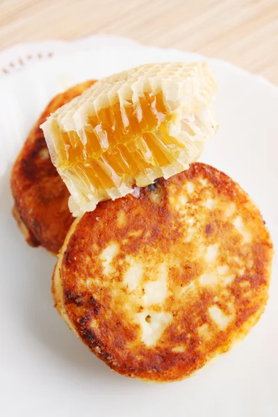 Crêpes au fromage cottage et miel — Photo