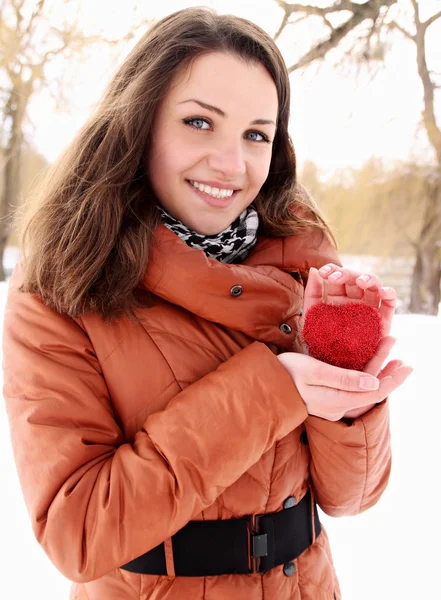 Donna con cuore — Foto Stock