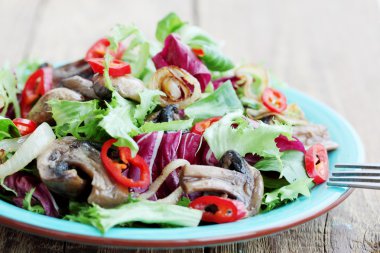 sıcak sebze salatası