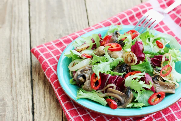 Ensalada caliente con setas — Foto de Stock