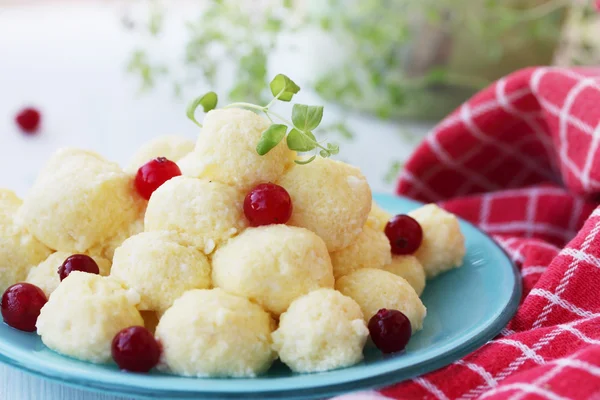 Lazy dumplings with cranberry — Stock Photo, Image