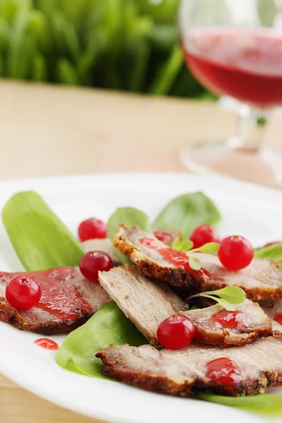 Салат с рамсоном и мясом — стоковое фото