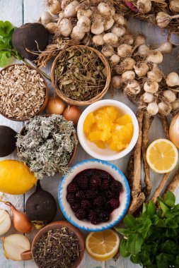 Bal, limon ve yabanturpu kökü iyi bağışıklık için.