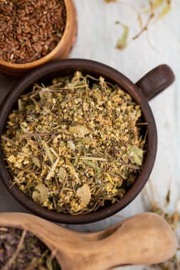 Şifalı çay için kuru otlar. Üst görünüm koleksiyonu