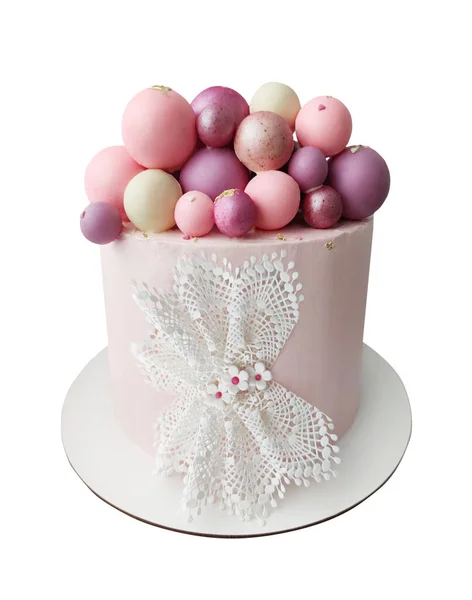 白を基調とした多色のチョコレートボールピンクのクリームケーキ — ストック写真