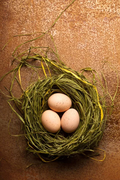 Chicken Eggs Nest Metallic Background Easter Concept Rustic Style — Stock Photo, Image