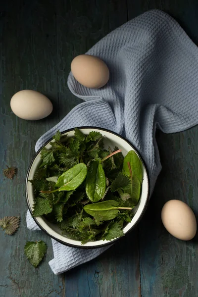 Fresh Sorrel Nettle Leaves Spring Salad Eggs — Stock Photo, Image