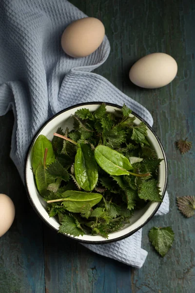 Fresh Sorrel Nettle Leaves Spring Salad Eggs — Stock Photo, Image