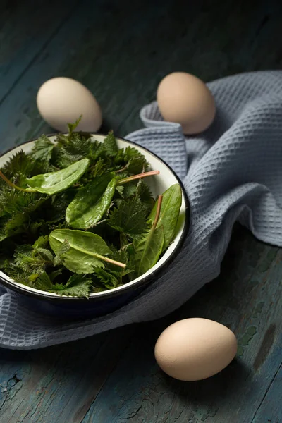 Fresh Sorrel Nettle Leaves Spring Salad Eggs — Stock Photo, Image