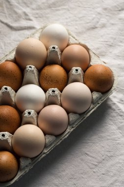 Kırsal tarzda çok renkli ev yapımı güzel bir fotoğraf.