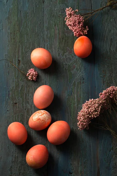 复活节彩蛋 有精致的粉红色花朵 — 图库照片