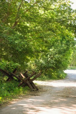 Ukrayna yollarında tanksavar altı uçlu çelik kirpiler