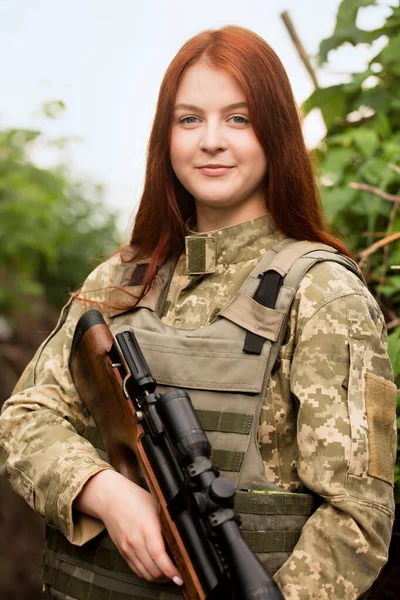Beautiful Red Haired Girl Bulletproof Vest Weapon Her Hands — Stock Photo, Image