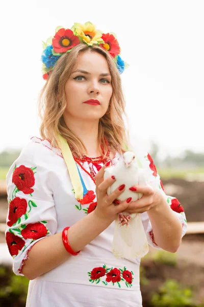 Beautiful Ukrainian Woman Ukrainian National Embroidered Dress White Dove Her — Stock fotografie