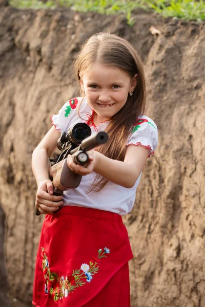 Girl Ukrainian National Embroidered Dress Weapon Her Hands — Stok Foto