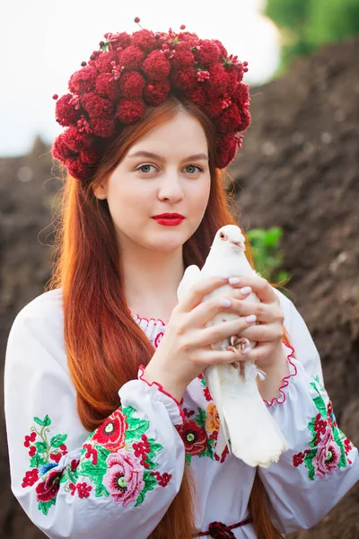 Beautiful Ukrainian Woman Ukrainian National Embroidered Dress White Dove Her — Stock Photo, Image