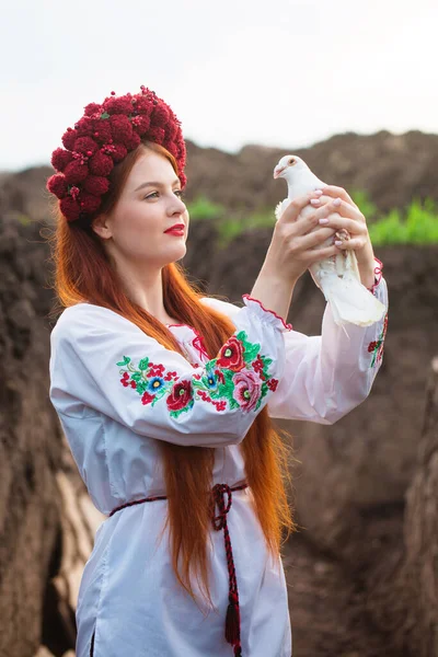 Beautiful Ukrainian Woman Ukrainian National Embroidered Dress White Dove Her — Stock Photo, Image