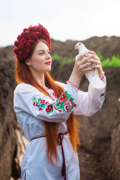 Beautiful Ukrainian Woman Ukrainian National Embroidered Dress White Dove Her — Stock fotografie