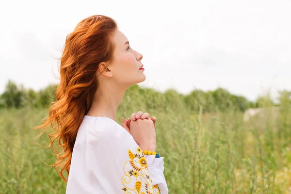 Red Haired Beautiful Young Woman Ukrainian Embroidered Shirt Prays Ukraine — стоковое фото