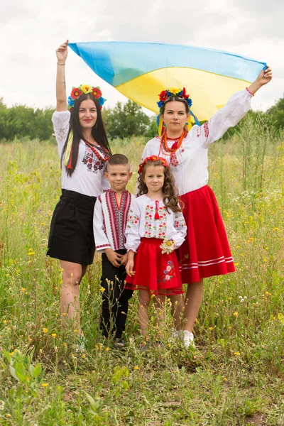 Ukrainian Women Children National Ukrainian Clothes Blue Yellow Flag Field — Stockfoto