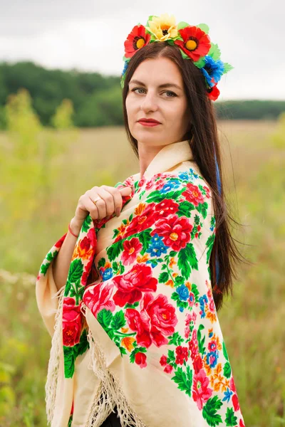 Beautiful Ukrainian Woman Folk Dress Wreath Scarf Field — Stock Fotó