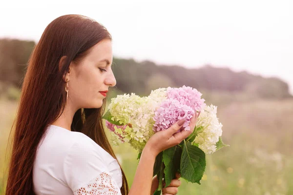 Beautiful Young Woman Bouquet Hydrangea Field — Stock Photo, Image