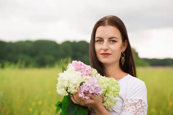 Beautiful Young Woman Bouquet Hydrangea Field — 스톡 사진