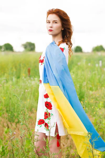 Beautiful Ukrainian Woman Folk Dress Flag Ukraine Walking Field — Stock fotografie