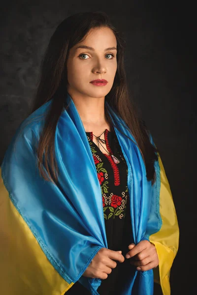 Portrait Ukrainian Woman National Folk Costume Dark Background — стоковое фото