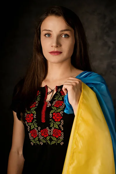 Portrait Ukrainian Woman National Folk Costume Dark Background — стоковое фото