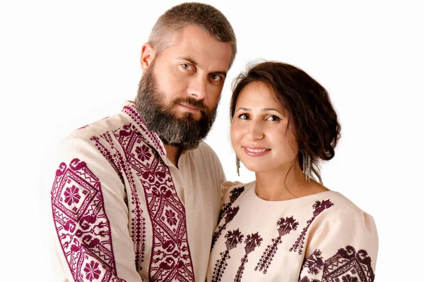 Retrato Una Pareja Ucraniana Trajes Bordados Nacionales — Foto de Stock