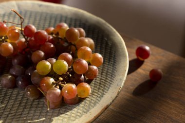 # Sonbahar hasat zamanı # # Güneş ışınlarında bir tabakta #