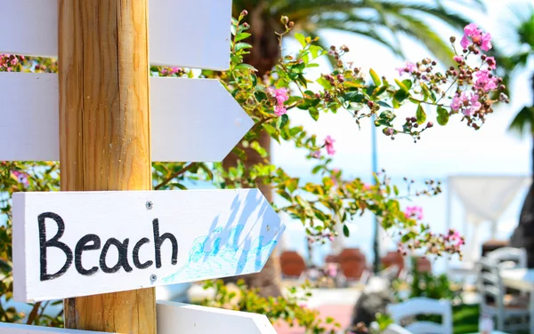 "Strand "teken wijzend op het strand — Stockfoto