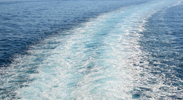 Cruise ship trails in open sea — Stock Photo, Image