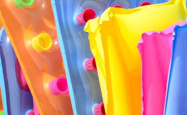 Groep van kleurrijke drijvende bedden — Stockfoto