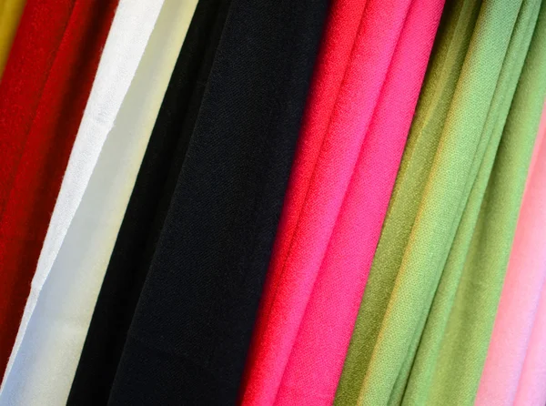 Цветные текстуры шарфов — стоковое фото