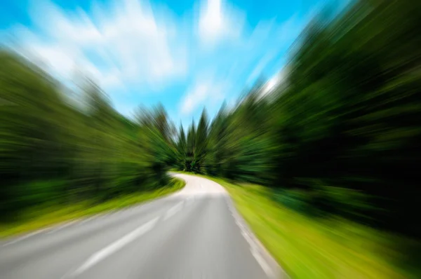 Snelweg in bos in motion blur — Stockfoto