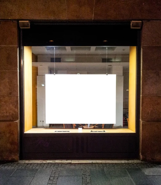 Marco vacío en la sala de la galería - vista a la calle — Foto de Stock