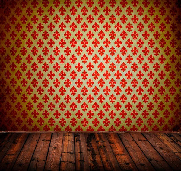 Interiér vintage pokoje s dřevěnou podlahou a damaškové tapety — Stock fotografie